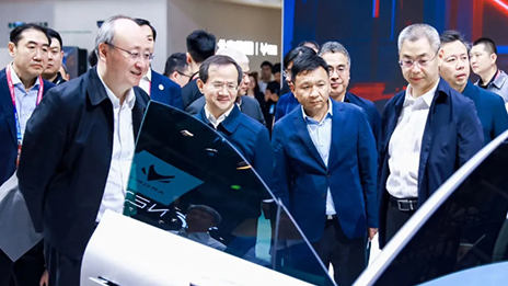 市委书记尹力、市长殷勇来到凯发k8国际展台