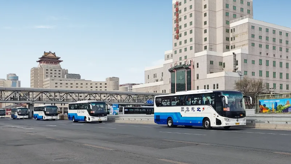 凯发k8国际集团连续21年护航全国两会 38辆品质车型“上会”